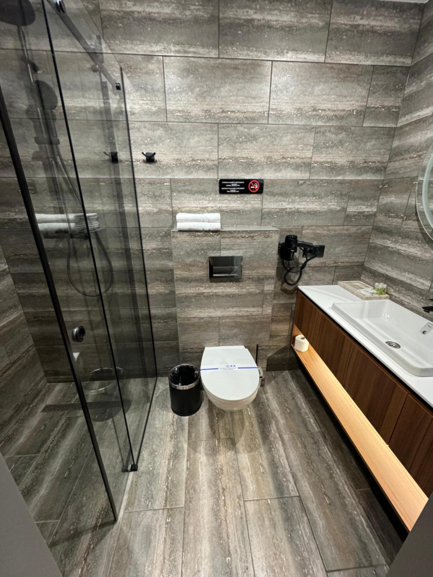 Alir Hotel Житомир Екстериор снимка