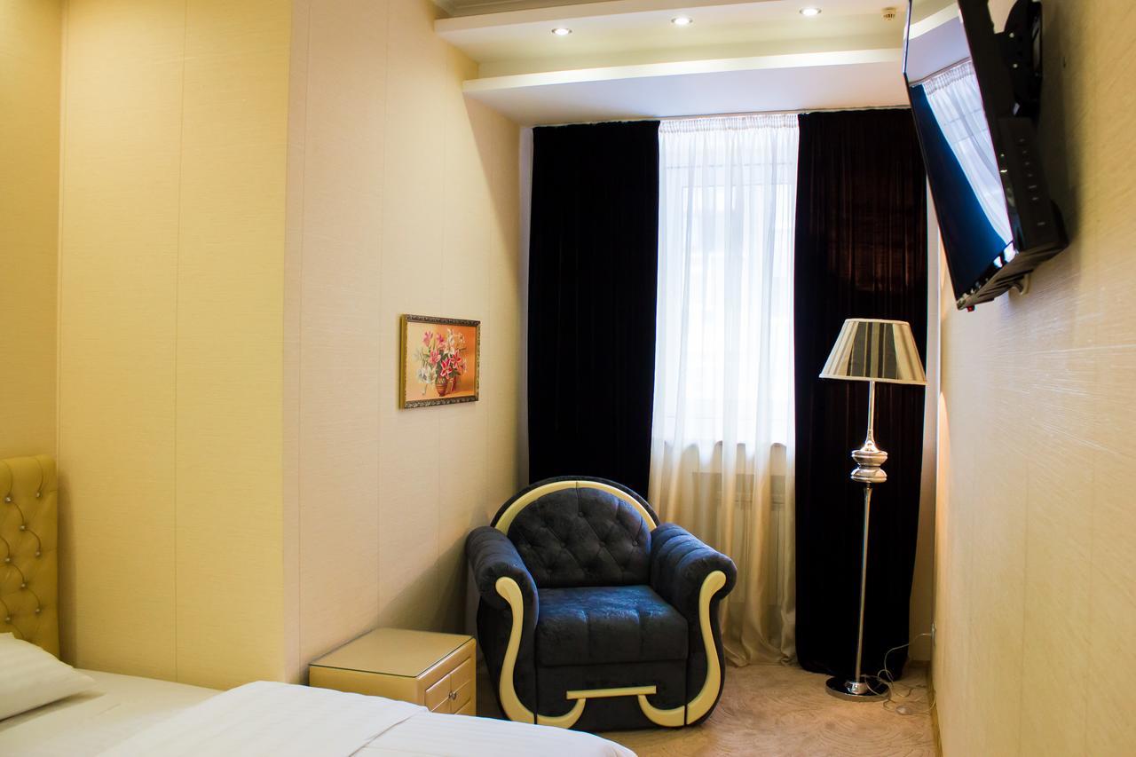 Alir Hotel Житомир Екстериор снимка