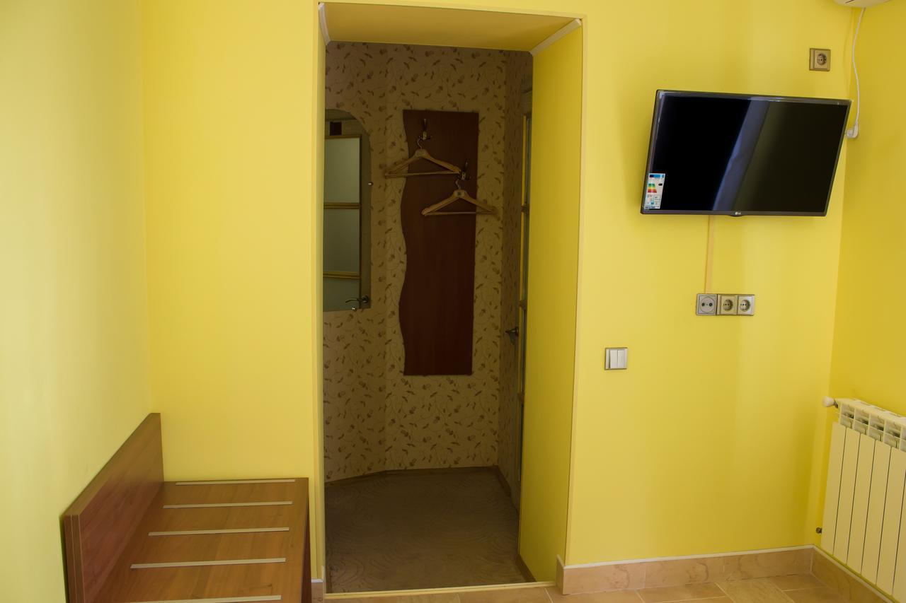 Alir Hotel Житомир Стая снимка